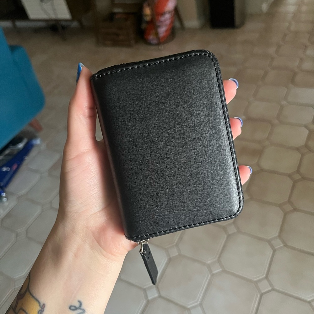 BAGGU black leather short wallet
